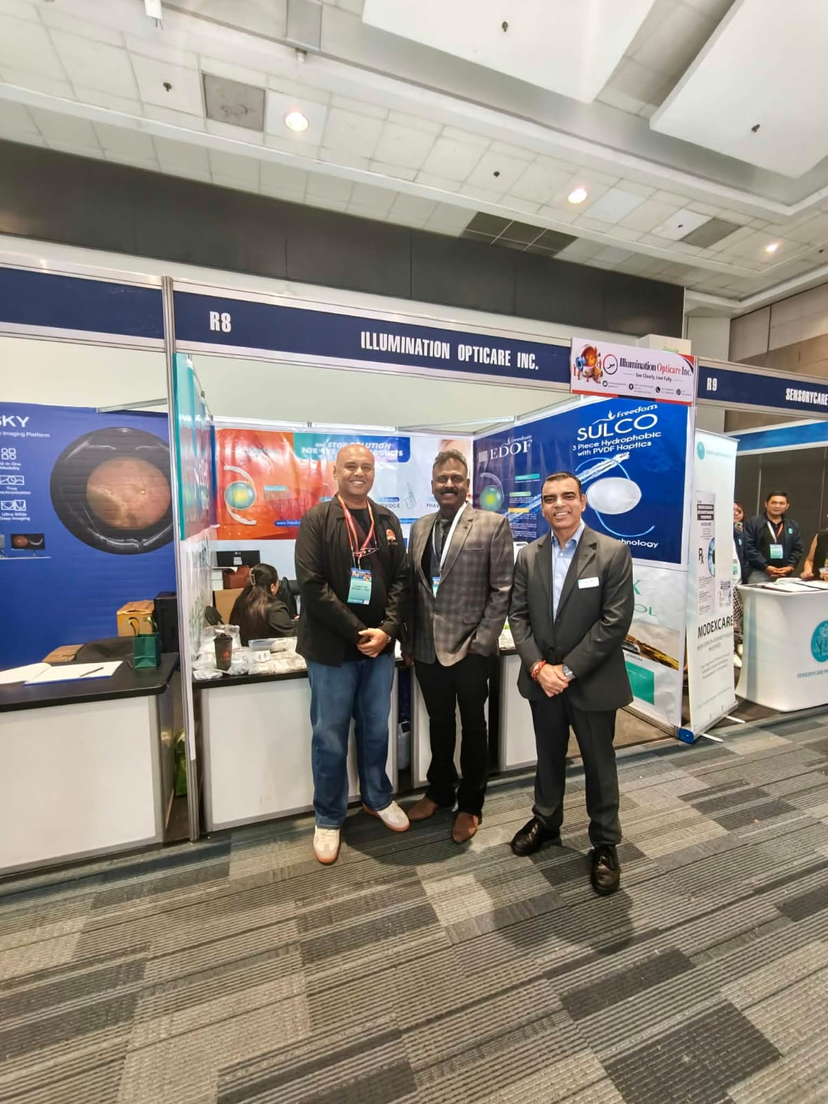 Dr. Thanga Babu with ophthalmology exhibitors at the PAO Annual Congress